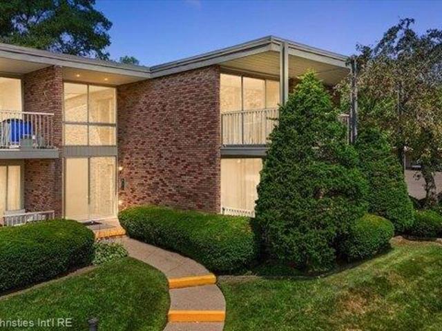 Condo for sale in Bloomfield Hills