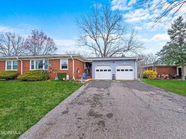 Condo for sale in Brick