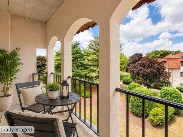 Condo for sale in Madrid Square Condominiums, Brockton
