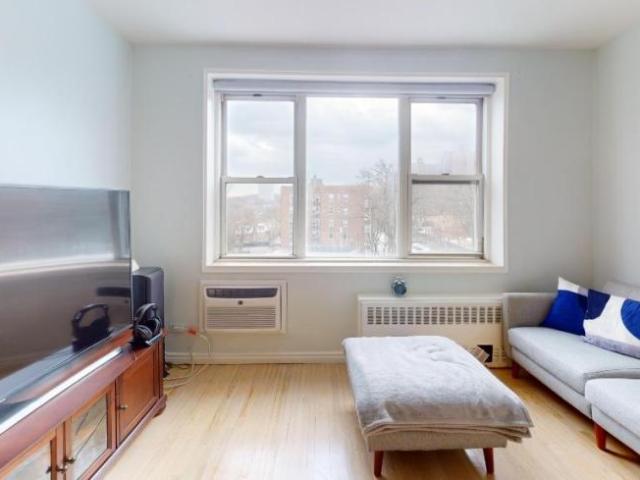 Apartment for sale in The Bronx, Arverne