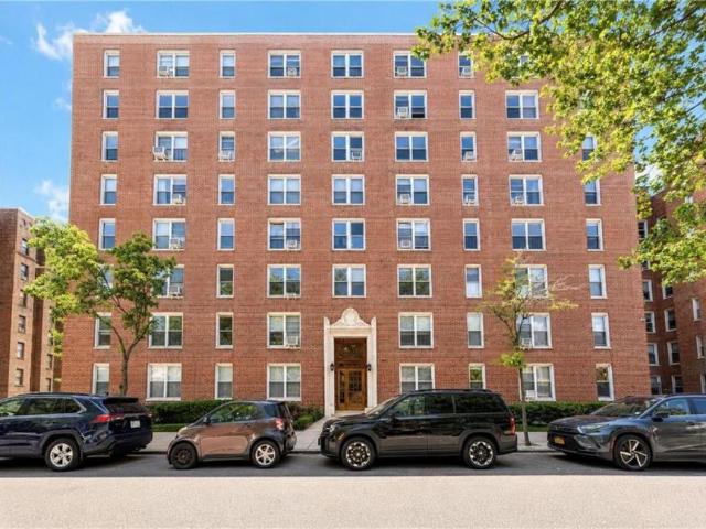 Apartment for sale in Arverne, New York