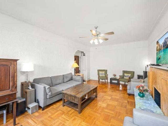Apartment for sale in Arverne, New York