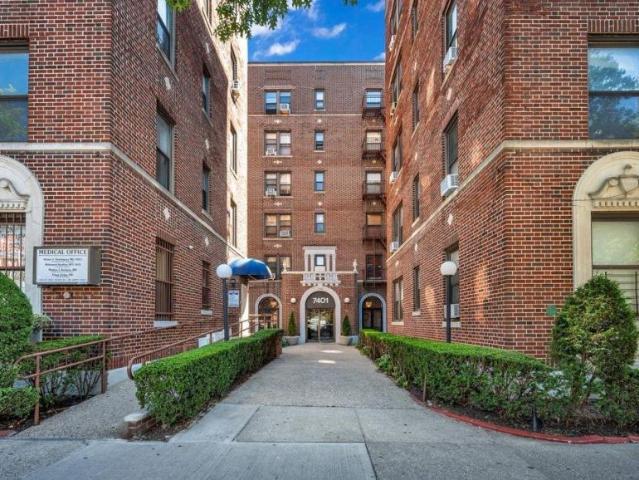 Apartment for sale in Arverne, New York