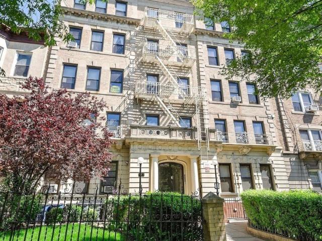 Apartment for sale in Arverne, New York