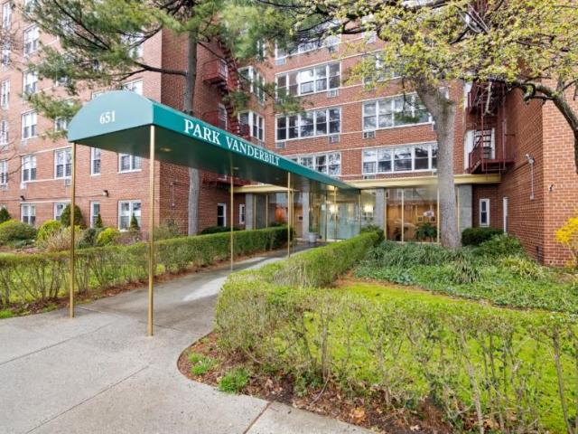 Apartment for sale in Arverne, New York