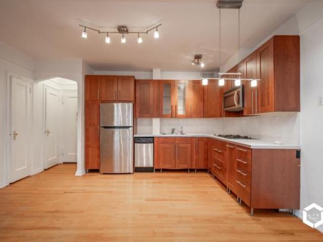 Apartment for sale in Arverne, New York