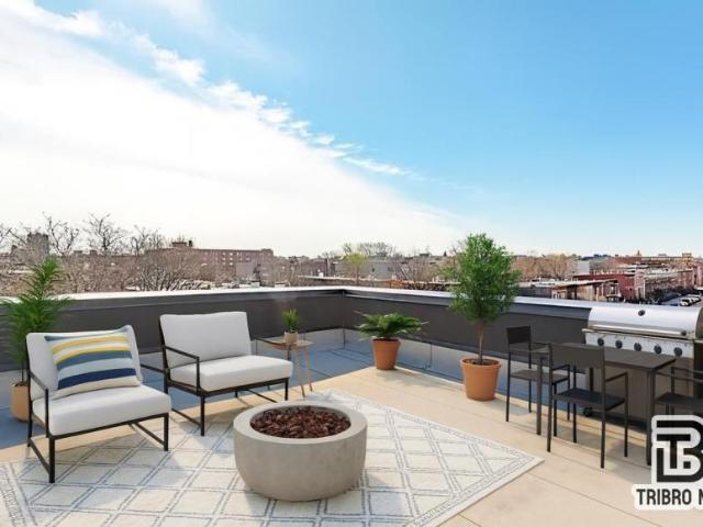 Townhouse for rent in Arverne, New York