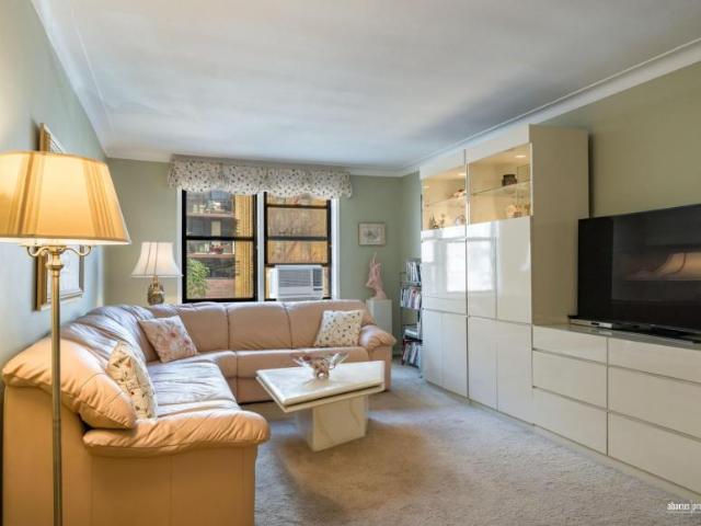 Apartment for sale in Arverne, New York