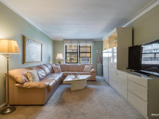 Apartment for sale in Arverne, New York