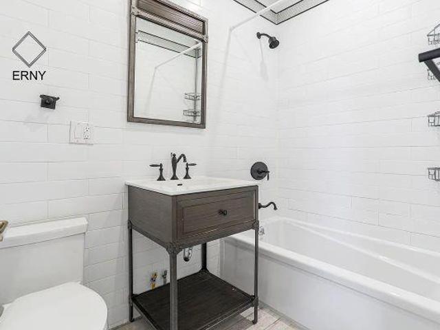 Room for rent in Arverne, New York