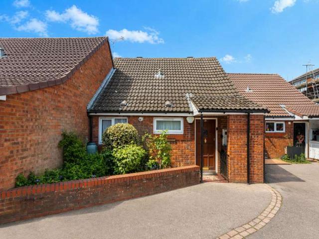 Bungalow for sale in London Borough of Barking and Dagenham, Greater London