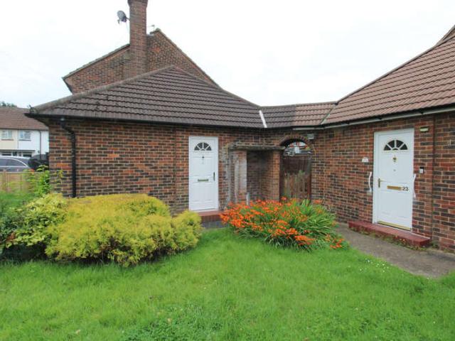 Bungalow for rent in Borehamwood, Hertsmere