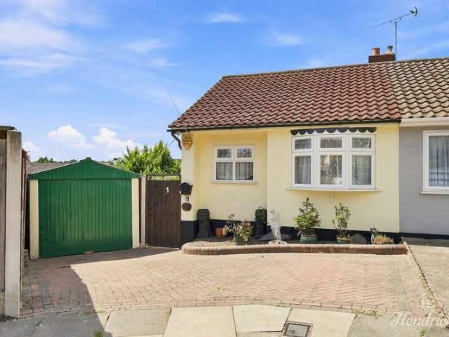 Bungalow for sale in Alton Barnes, Essex
