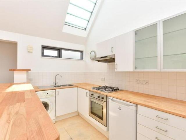 Bungalow for sale in Rose Hill, Pachesham Park