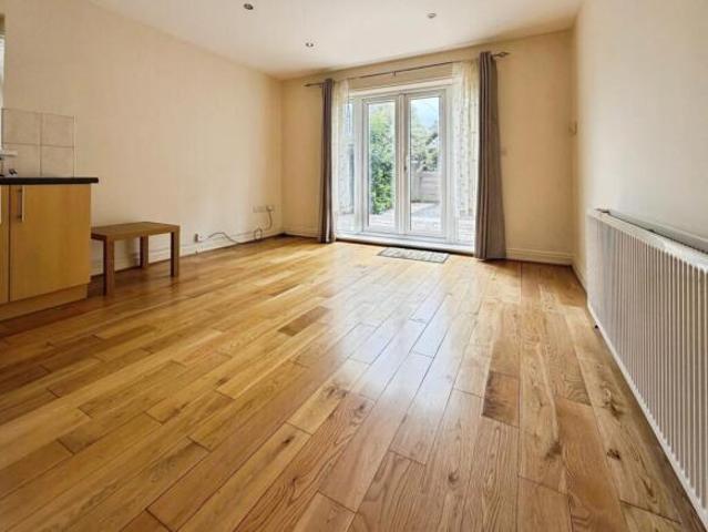 Bungalow for rent in Cat Hill