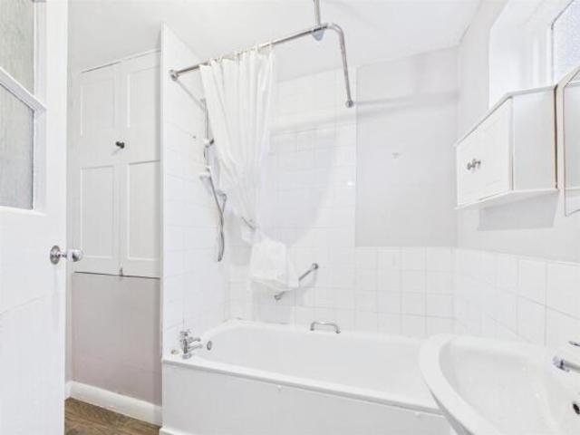 Bungalow for rent in Oadby, Leicestershire