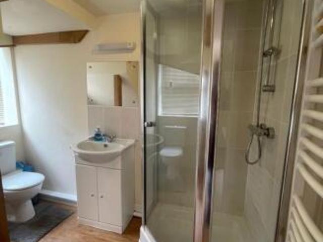 Bungalow for rent in Tettenhall, West Midlands
