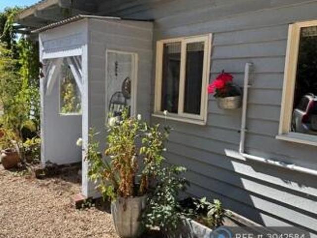 Bungalow for rent in Pluckley, Ashford