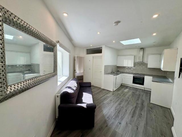 House for rent in Calderstones