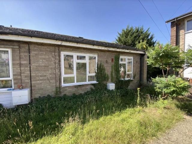 Bungalow for sale in Oakmere, Potters Bar