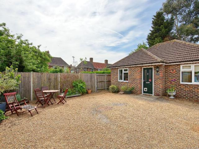 Bungalow for sale in London Borough of Merton, Cat Hill