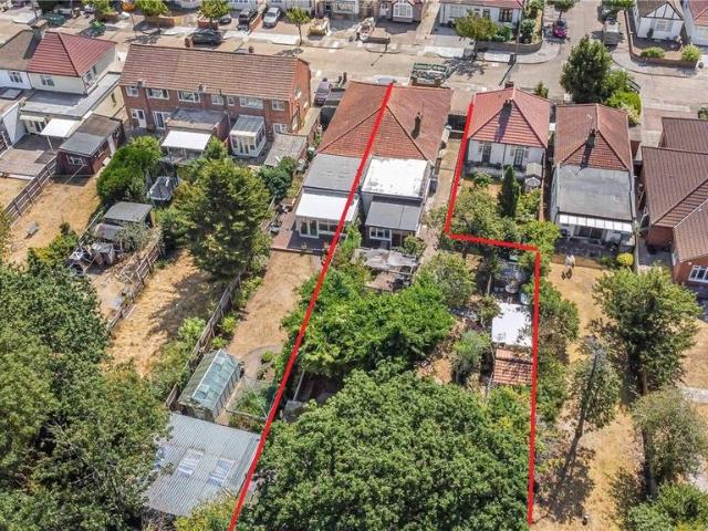 Bungalow for sale in London Borough of Richmond upon Thames, Greater London