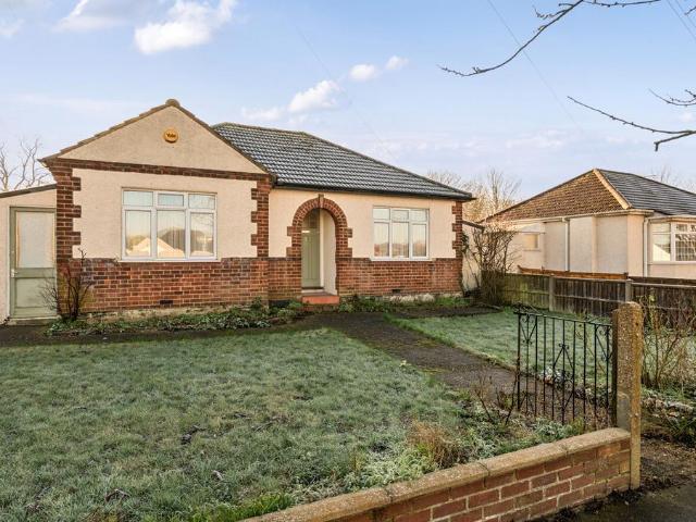 Bungalow for sale in Ramsden, Greater London