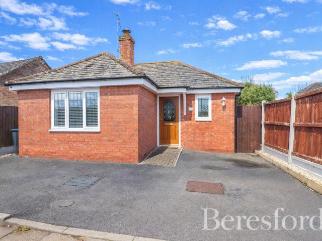 Bungalow for sale in Chipping Hill, Essex