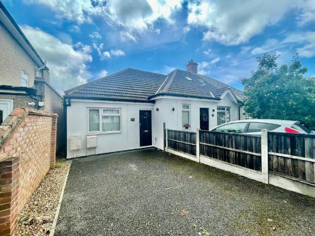 Bungalow for sale in Blackfen, Greater London