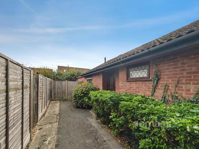 Bungalow for sale in Earley