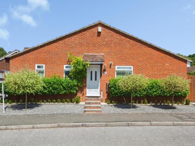 Bungalow for sale in Midway, Kent