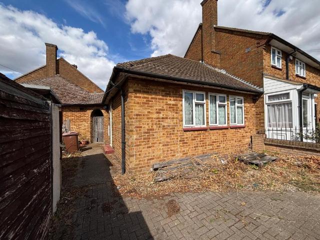 Bungalow for sale in South Ockendon, Essex