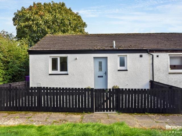 Bungalow for sale in Girdle Toll, Irvine
