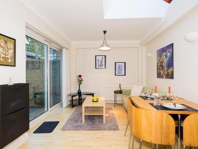 Bungalow for sale in Putney, Greater London