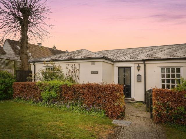 Bungalow for sale in Ewens Farm, Golden Valley