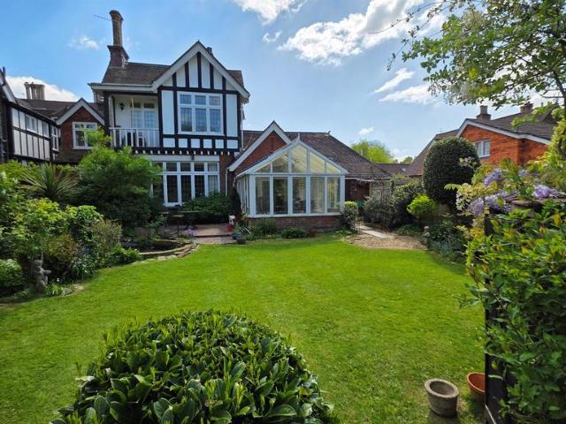 Bungalow for sale in Holmwood, Pachesham Park