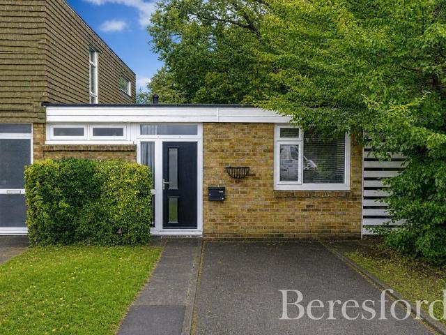 Bungalow for sale in Herongate, Brentwood