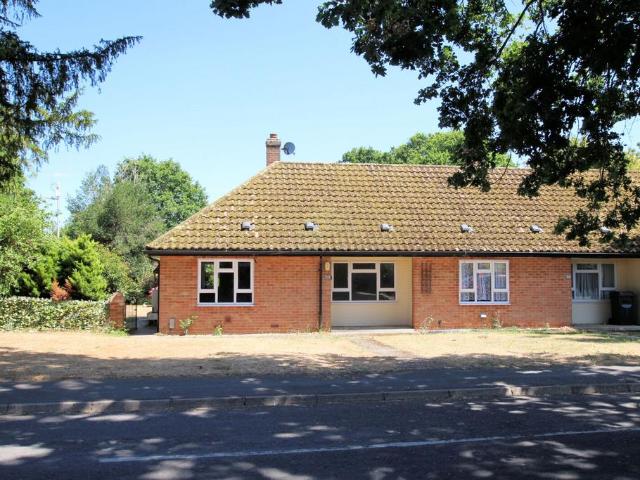 Bungalow for sale in Upper Basildon, West Berkshire