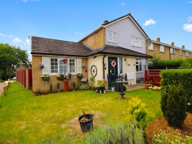 Bungalow for sale in Broadwater, Shephall