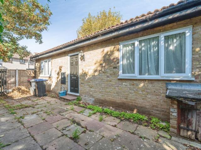 Bungalow for sale in Southend City Centre Neighbourhood, Alton Barnes