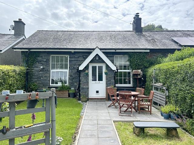 Bungalow for sale in Abergynolwyn, Wales