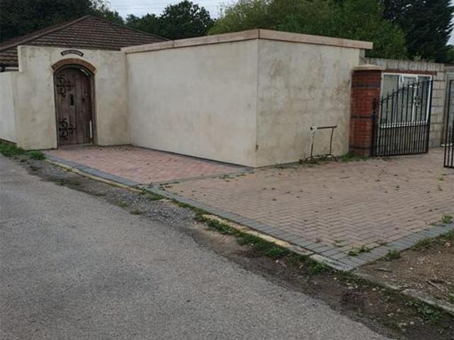 Bungalow for sale in Finchampstead