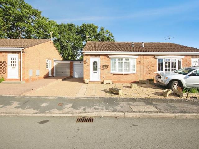 Bungalow for sale in Whitnash, Green Close