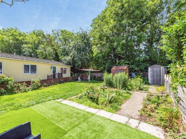 Bungalow for sale in North Wroughton, Swindon