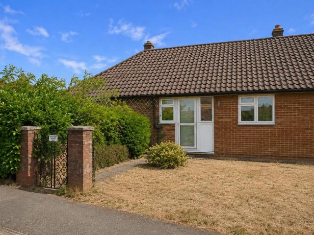 Bungalow for sale in Beenham, West Berkshire
