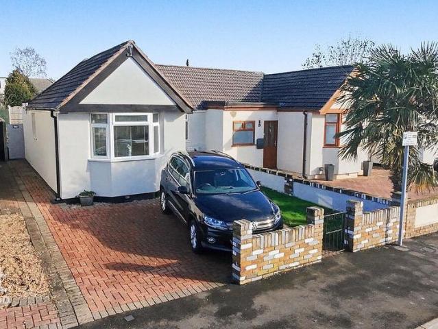 Bungalow for sale in Harold Wood, Greater London