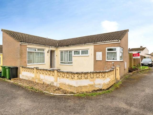 Bungalow for sale in Kingswood