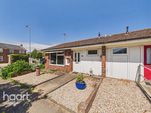 Bungalow for sale in Chipping Hill, Essex