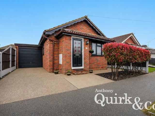 Bungalow for sale in Winter Gardens, Essex