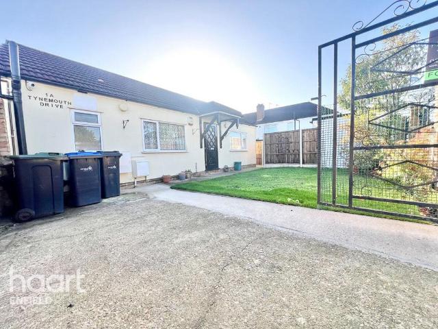 Bungalow for sale in Carterhatch, Greater London